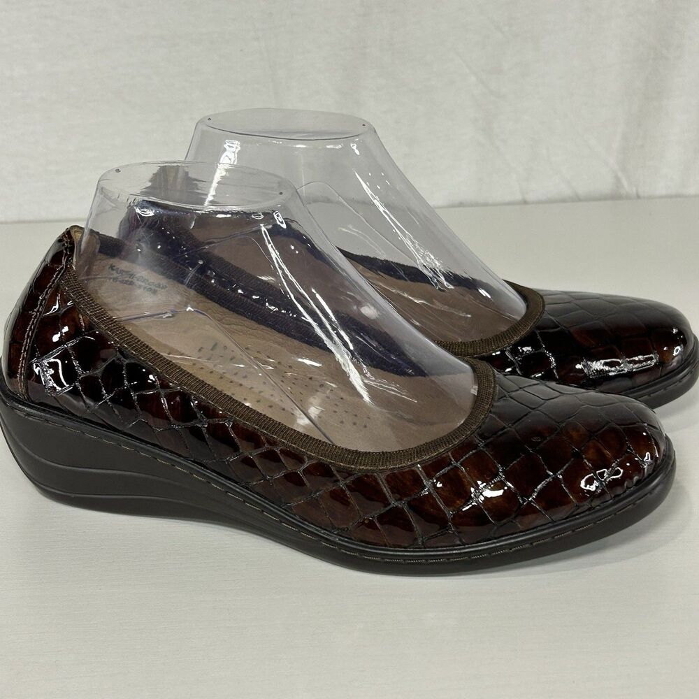Spring Step kartii Brown Patent Leather Slip On Croc Embossed Women size 39/8.5